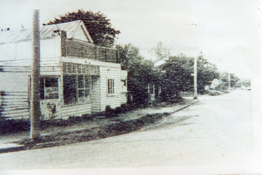 000468A Photograph - Beach Rd, now The Esplanade, Inverloch - Donaghue's Shop later Nelson's Tarax Bar Coastal Retreat