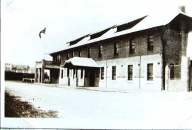 000474 Photograph - Inverloch Esplanade Hotel - from Betty Pink