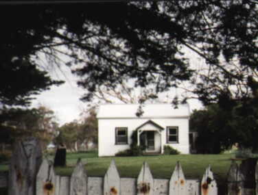 000482 Photograph - 1996 - Tarwin Cottage at Tarwin Meadows