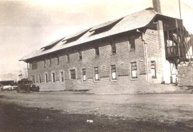 004332 Photograph - Esplanade Hotel, Inverloch - from Nina Banks - Digital Copy only
