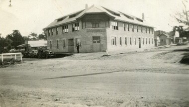 004333 Photograph - Esplanade Hotel Front View, Inverloch - from Nina Banks - Digital Copy only