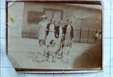 000525 Photograph - 1937-38 Inverloch Shed - Molly Derrick, Kath Godden, Rhoda Besford, Lesley Thorn, Betty Joy, Lois Wilson, Silvye McDonald - S Power