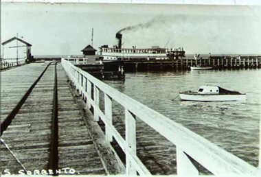000538 - Photograph - Queenscliff - SS Sorrento at pier - from Clyde Newton