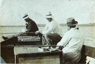 000540 - Photograph - Inverloch - William Newton (Dad) in the middle of 3-man fishing party aboard Swan, also Tom Henderson - from Clyde Newton