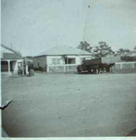 000549 - Photograph - Beach Road (Clive's House) - C Newton