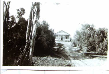 000564 - Photograph - High St, Inverloch - Ray Irving