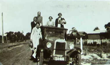 000573 Photograph - 1926 - High St, Inverloch - Chevrolet Tourer - Ray Irving