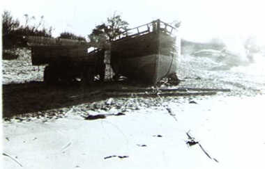 000585 - Photograph - July 1951 - Ripple 1 on Beach, Inverloch - From Bob Young