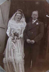 000814 - Photograph - Pound Creek - Wedding Monica McCaughan and  _ Grigg - from Dorothy Beard