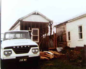 000817 - Photograph - Tarwin Lower - Cashin House being shifted from Cashin Hill to Pound Creek by car - from Dorothy Beard
