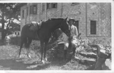 000831 - Postcard - Inverloch - Pine Lodge - Horse riding - from H Swift (Hazel)