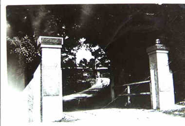 000850 - Photograph - Inverloch - Pine Lodge entrance gateway and driveway - from H Swift (Hazel)