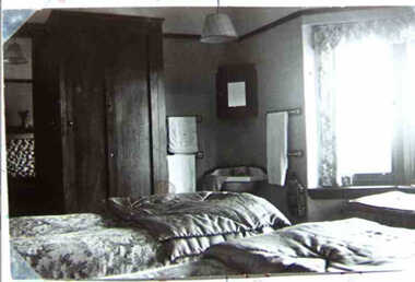 000857A - Photograph - Inverloch - Pine Lodge bedroom - from Hazel Swift