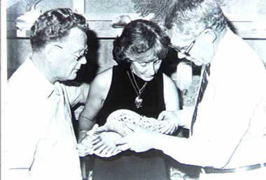 000862 - Photograph - Dec 1981 - Inverloch - Shell Museum opening - Reg Bowman - Hazel Swift - Peter Noonan - Hazel Swift