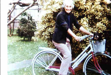000863 - Photograph - 1994 - Inverloch - Hazel Swift and bicycle presented by Bakery of Inverloch - from Hazel Swift