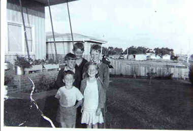 000866 - Photograph - 1952 - Inverloch - five children in front of house - 37 Bayview Ave looking east towards Corsair Ave - from Hazel Swift