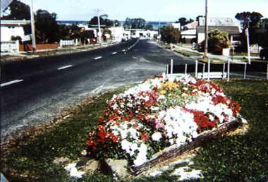 000868 - Photograph - March 1980 - Inverloch - corner Williams St and Bayview Avenue - Les Swift's garden beds - Note no roundabout at corner of Williams and A'Beckett Sts - from Hazel Swift
