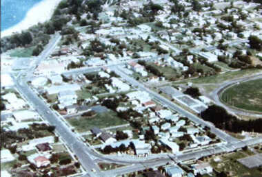 000638 Photograph - 1978 - Aerial View looking accross William, Reilly and A'Beckett Streets, Inverloch - from Ruth Tipping