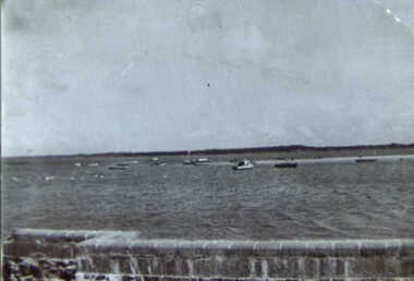 000652 - Photograph - Beach opposite Pymble Ave Wall Boats
