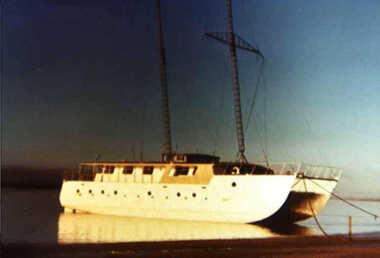 000661 - Photograph - 1983 - Catamaran Llanase on beach, Inverloch - from N Deacon