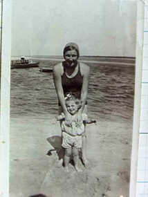 000388 - Photograph - c1942 - Fan (Evans) Lacey (Veronica St) - Noelle Muldoon - from Noelle Green