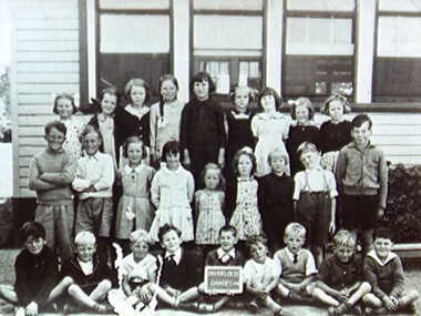 000381 - Photograph - c1938 - Inverloch State School - classes I-IV from Bob Young