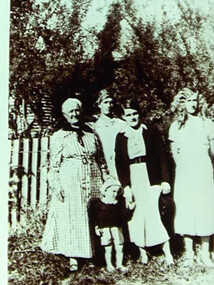 000408 - Photograph - 1937 - Jebson family - Gran Fanny Jebson - Joyce Jebson - Gwen Muldoon and son Jim Muldoon - Nell Jebson - from Noelle Green