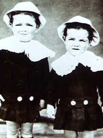000418 - Photograph - Fish Creek - Tom and Bill Evans as children, brothers of Gwen Evans - from Noelle Green