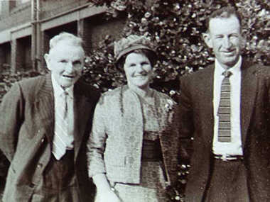 000426 - Photograph - Randolph Evans , Gwen (Evans) Muldoon , Geoffrey
