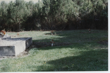 000692 - Photograph - 1997 - Anderson Inlet Cemetery, Inverloch - N W Corner Grave - from Ken Howsam