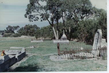 000693 - Photograph - 1997 - Anderson Inlet Cemetery, Inverloch - S W Corner Grave - from Ken Howsam