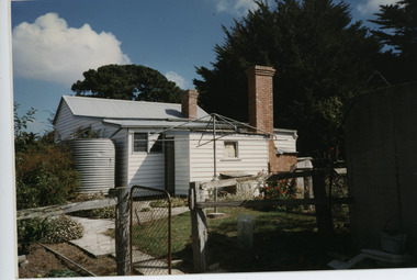 000700 - Photograph - 1997 - Bena - Ray Irving Cottage Rear