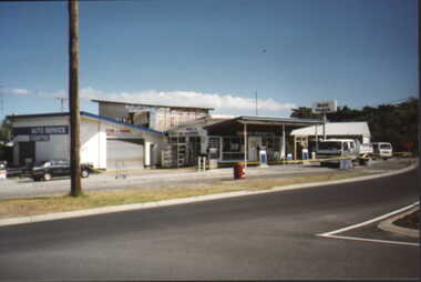 000717 - Photograph - 1997 - Inverloch - Ullathorne's Service Station - Nancye Durham