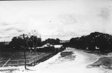 000723 Postcard Photograph - circa 1930s - Valentine series no 2292 - Beach Road, Inverloch - from Edna Dingle