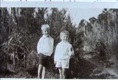 000731 Photograph - Billie & one of the Campbells - from Bill Grieve