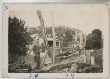 004378 - Photograph - Ripple I being built at home - 1949 - from Bob Young