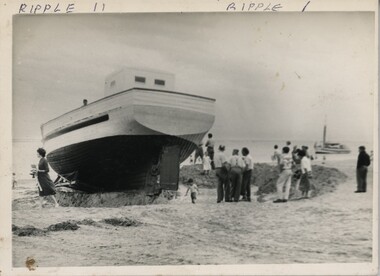 004387 - Photograph - Ripple II and Ripple I with bystanders on beach - 29 November 1959 - from Bob Young