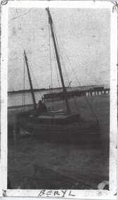 004395 - Photograph - The Beryl - Pt Smythe and pier - from Bob Young