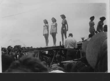000916 - Photograph - 1948 - Inverloch - Miss Inverloch contest - three finalists - Jenny Whitelaw - Hazel Swift - unknown (right) - from Hazel Swift