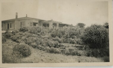 000932 - Photograph - Inverloch - Pine Lodge and western garden - from Hazel Swift