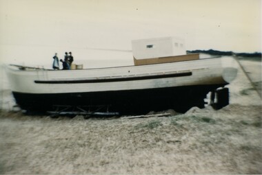 000943 - Photograph - Inverloch - Ripple II on beach - Young's boat waiting for tide to tow boat - from Glenda Murray