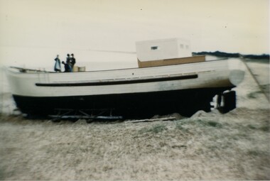 000943 - Photograph - Inverloch - Ripple II on beach - Young's boat waiting for tide to tow boat - from Glenda Murray