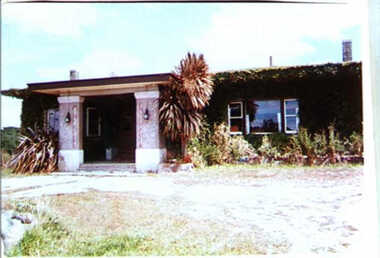 001020 - Photograph - Inverloch - Pine Lodge - entrance - from James Wyeth