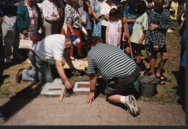 001230 Photograph - January 1998 - Bass Bicentenary Time Capsule - Arranging grass around the plaque - from P Jones