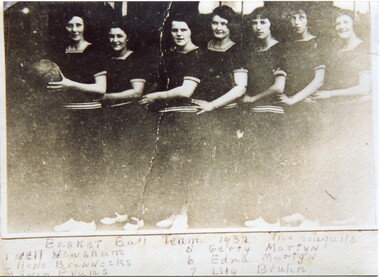 003188 Photograph - 1932 - Basketball team - The Seagulls - Nelll Newsham (teacher), Rene Brannocks, Gwen Evans - Olive Ledwidge- Gerty & Edna Martyn, Lily Bruhn - from Olive Wilson