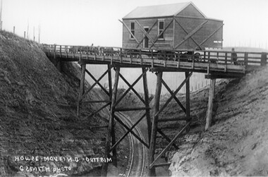 004247 Photograph - House moving Outtrim, G Smith, using bullocks