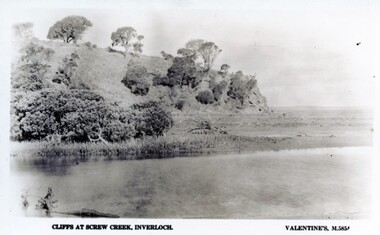 004265 - Postcard - Cliffs at Screw Creek, Inverloch