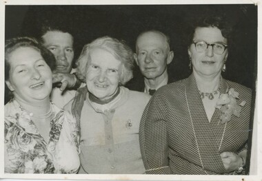 004326 - Photograph - Edna Darcy Grandma Peter and Maud Donoghue