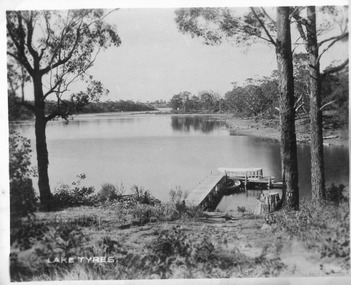 Postcard - Fisherman's Landing, Lake Tyers Victoria, c920