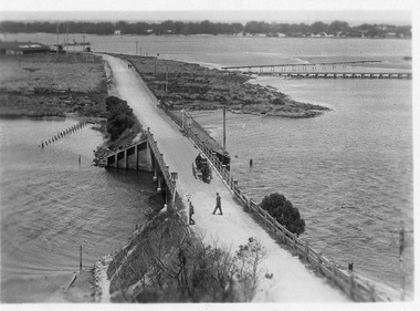 Postcard - North Arm bridge Lakes Entrance Victoria, c1917